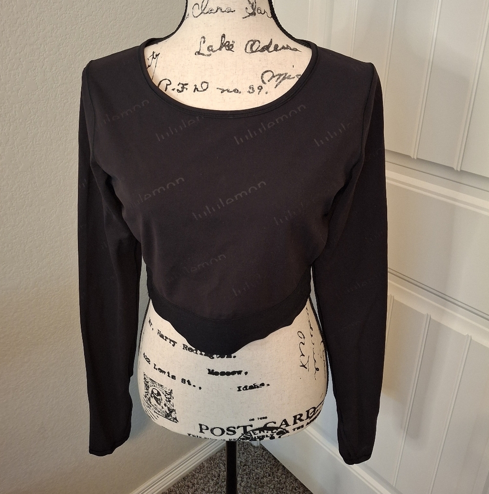 Rare Lululemon Long Sleeve Crop Sz 6/8